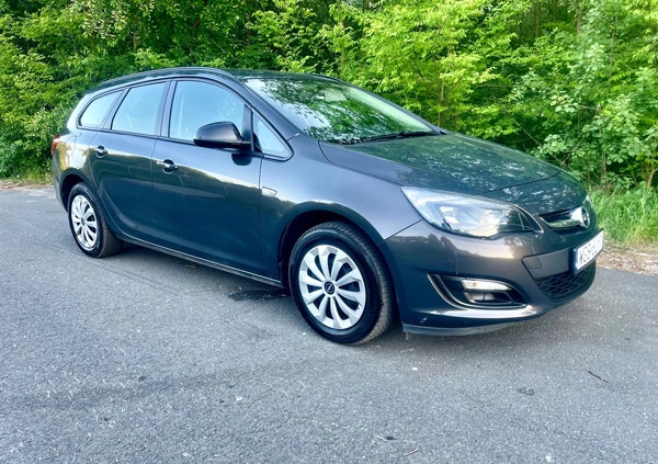 Opel Astra cena 29900 przebieg: 237000, rok produkcji 2015 z Września małe 67